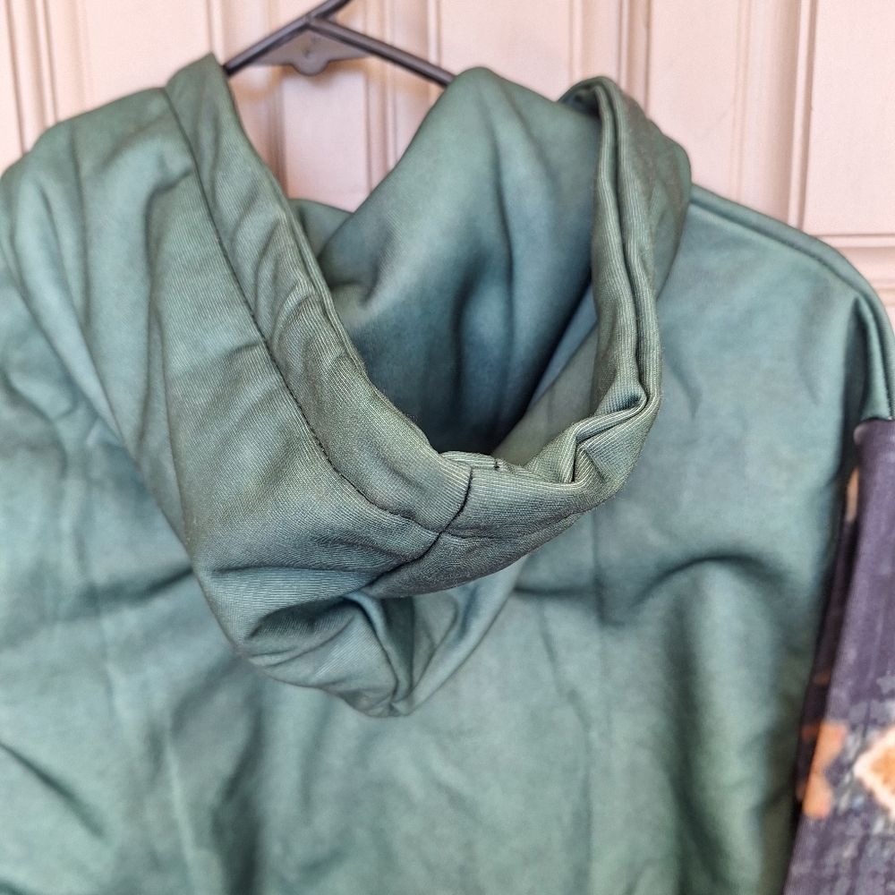 SW Print Hoodie Shiny Knit Drawstring SzXL? Long Sleeves NEw Without Tags - Picture 3 of 11